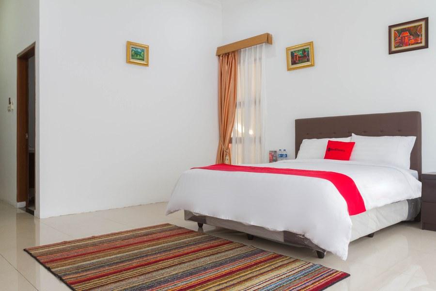 מלון Reddoorz Near Jatinangor Town Square מראה חיצוני תמונה