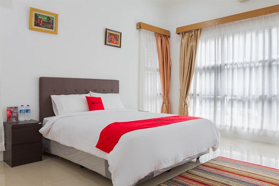 מלון Reddoorz Near Jatinangor Town Square מראה חיצוני תמונה