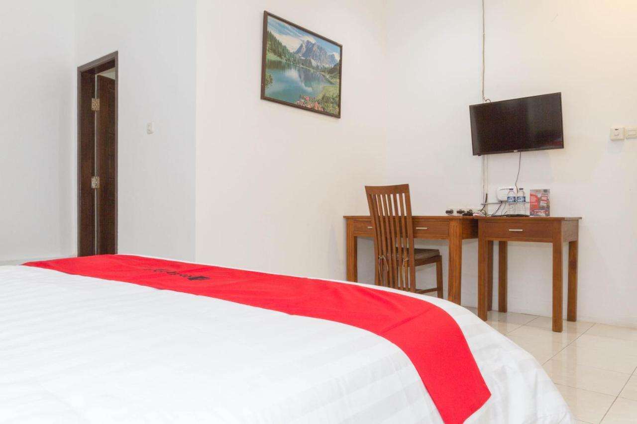 מלון Reddoorz Near Jatinangor Town Square מראה חיצוני תמונה