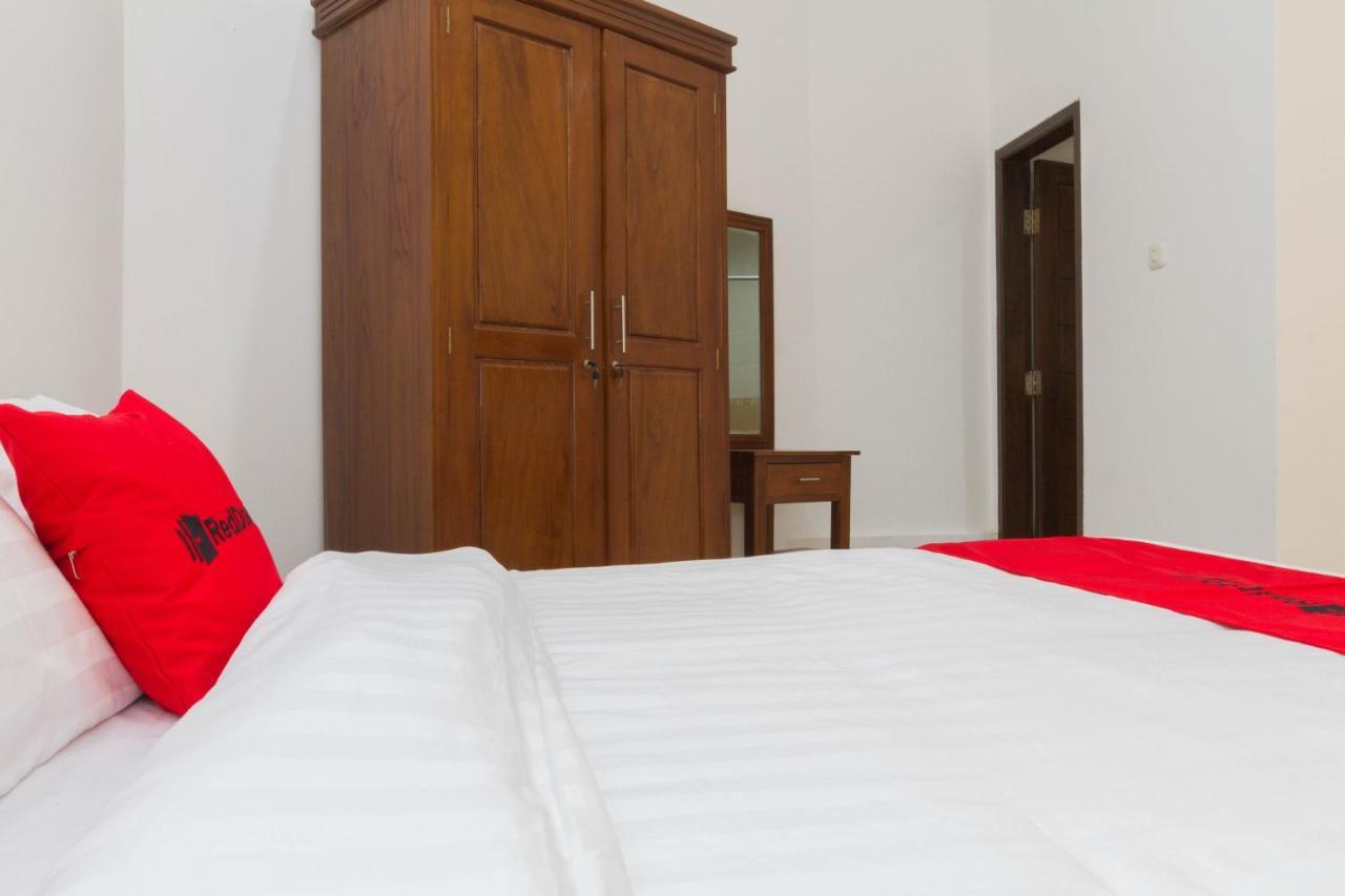 מלון Reddoorz Near Jatinangor Town Square מראה חיצוני תמונה