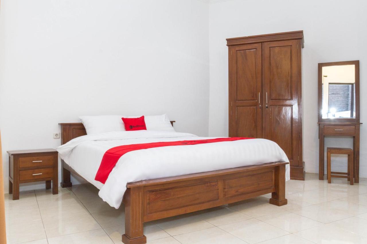 מלון Reddoorz Near Jatinangor Town Square מראה חיצוני תמונה