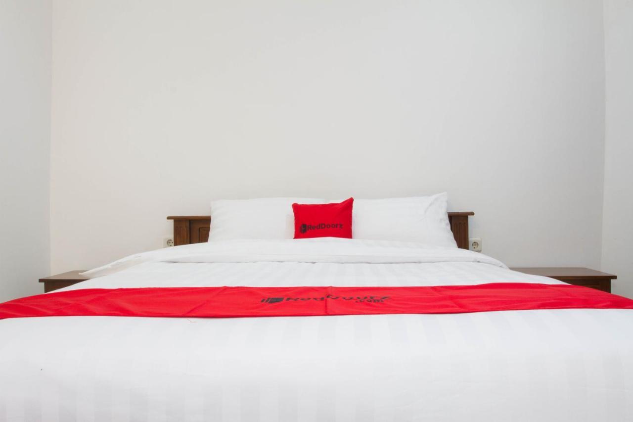 מלון Reddoorz Near Jatinangor Town Square מראה חיצוני תמונה