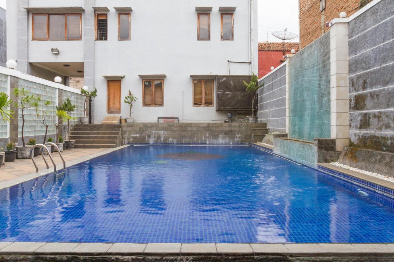 מלון Reddoorz Near Jatinangor Town Square מראה חיצוני תמונה