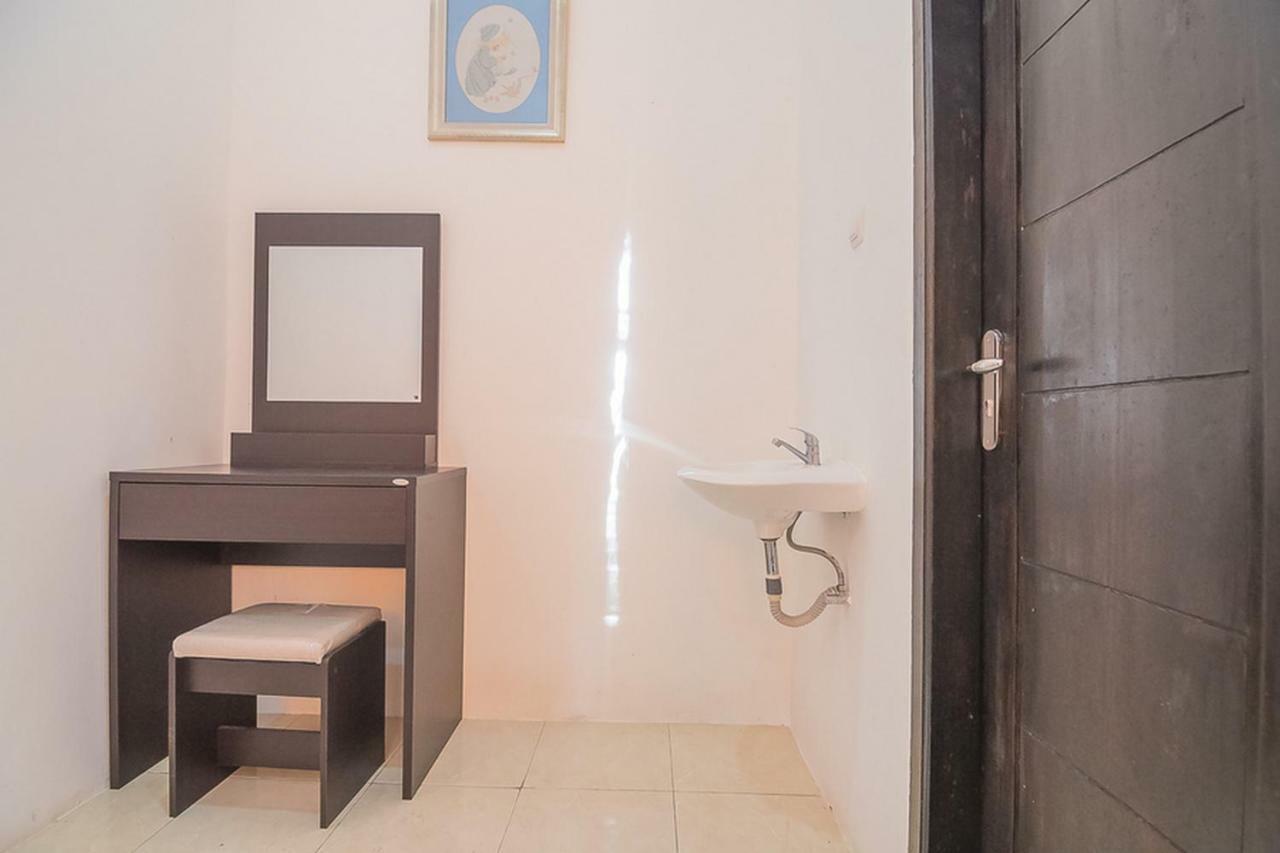 מלון Reddoorz Near Jatinangor Town Square מראה חיצוני תמונה