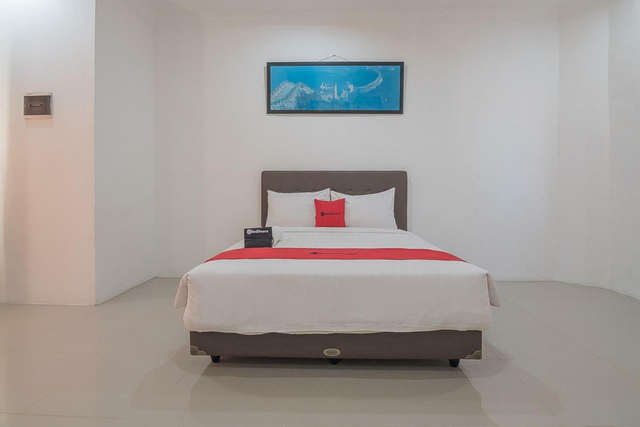מלון Reddoorz Near Jatinangor Town Square מראה חיצוני תמונה