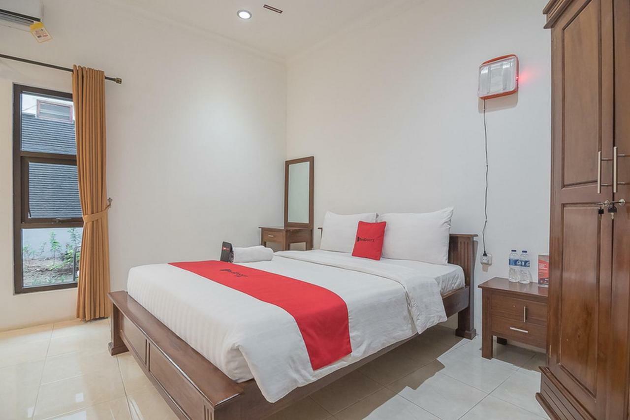 מלון Reddoorz Near Jatinangor Town Square מראה חיצוני תמונה
