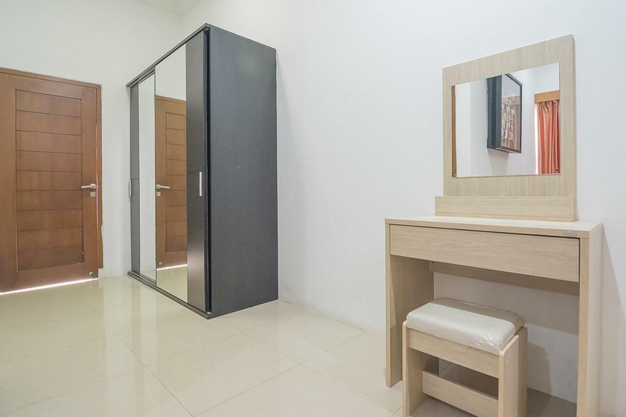 מלון Reddoorz Near Jatinangor Town Square מראה חיצוני תמונה