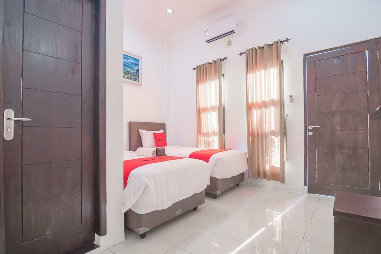 מלון Reddoorz Near Jatinangor Town Square מראה חיצוני תמונה