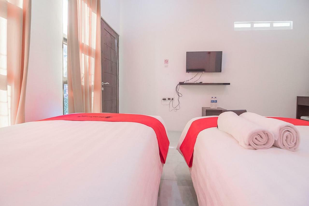 מלון Reddoorz Near Jatinangor Town Square מראה חיצוני תמונה