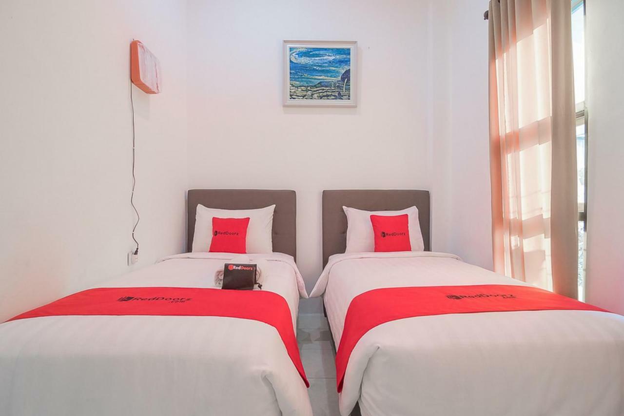 מלון Reddoorz Near Jatinangor Town Square מראה חיצוני תמונה