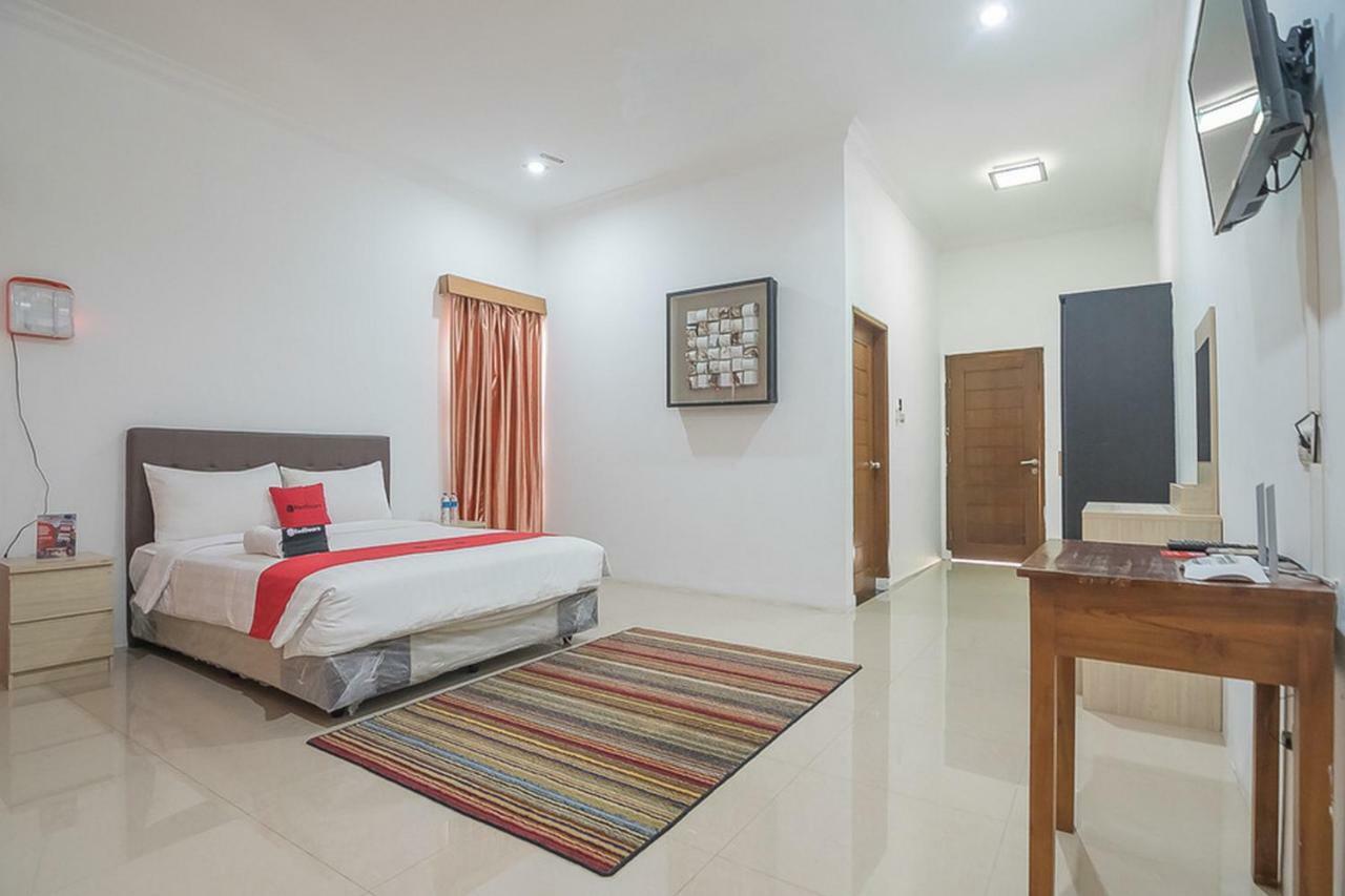 מלון Reddoorz Near Jatinangor Town Square מראה חיצוני תמונה