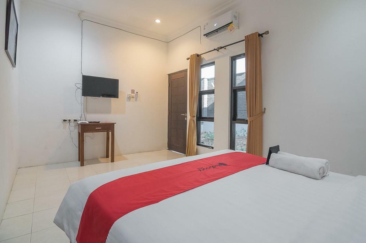 מלון Reddoorz Near Jatinangor Town Square מראה חיצוני תמונה